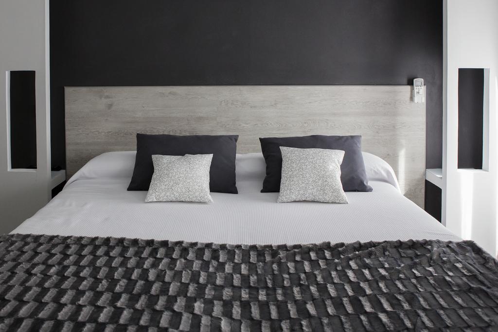 Hostal Overnight Madrid Exterior photo