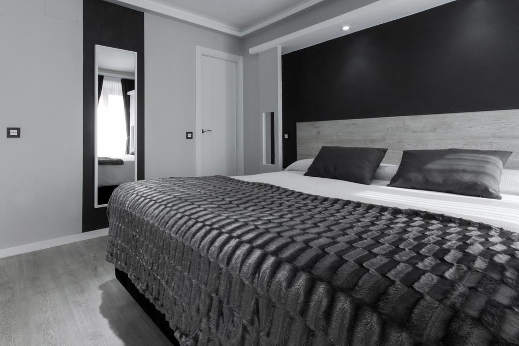 Hostal Overnight Madrid Exterior photo