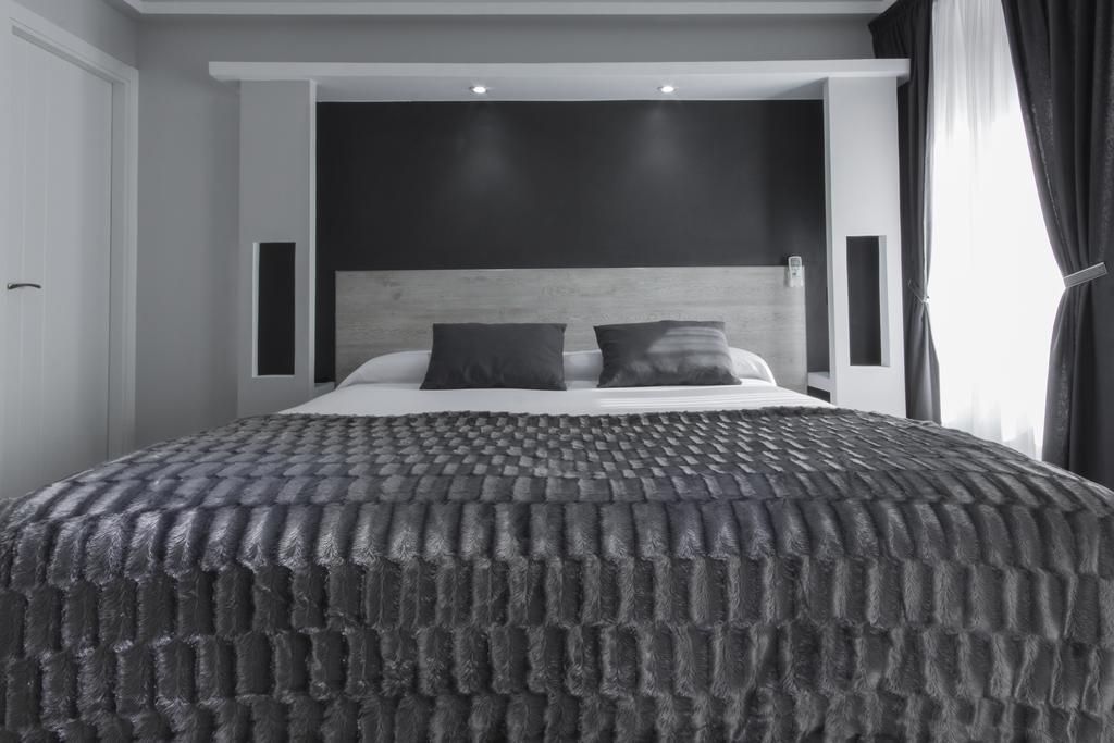Hostal Overnight Madrid Exterior photo