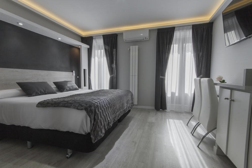 Hostal Overnight Madrid Exterior photo