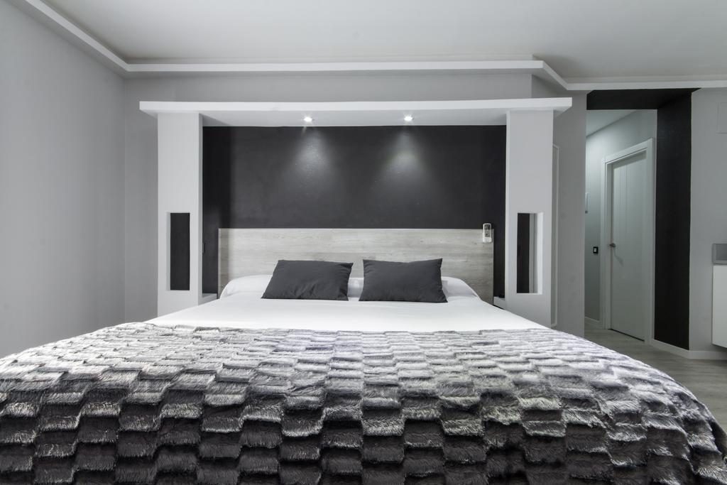 Hostal Overnight Madrid Exterior photo