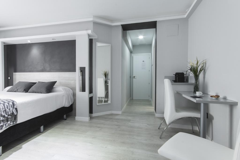 Hostal Overnight Madrid Exterior photo