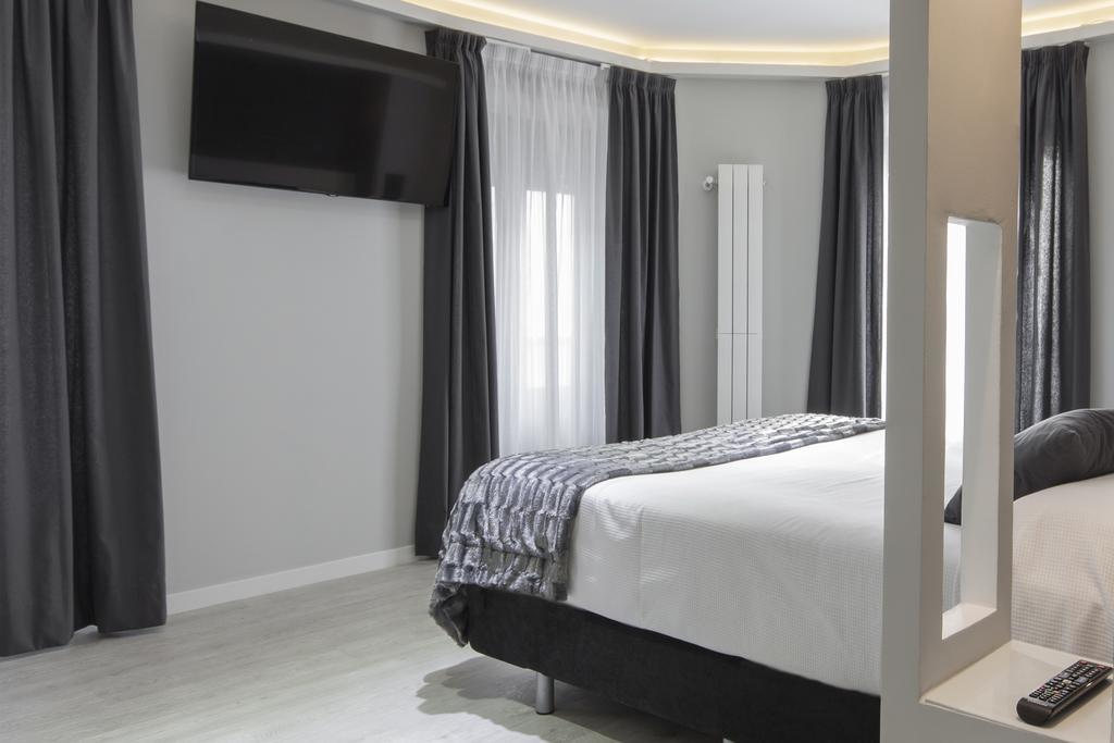 Hostal Overnight Madrid Exterior photo