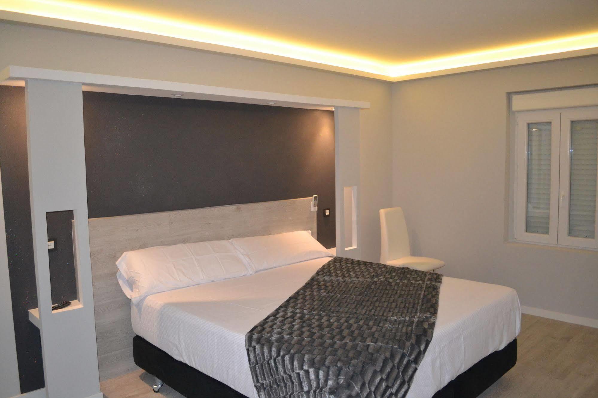 Hostal Overnight Madrid Exterior photo