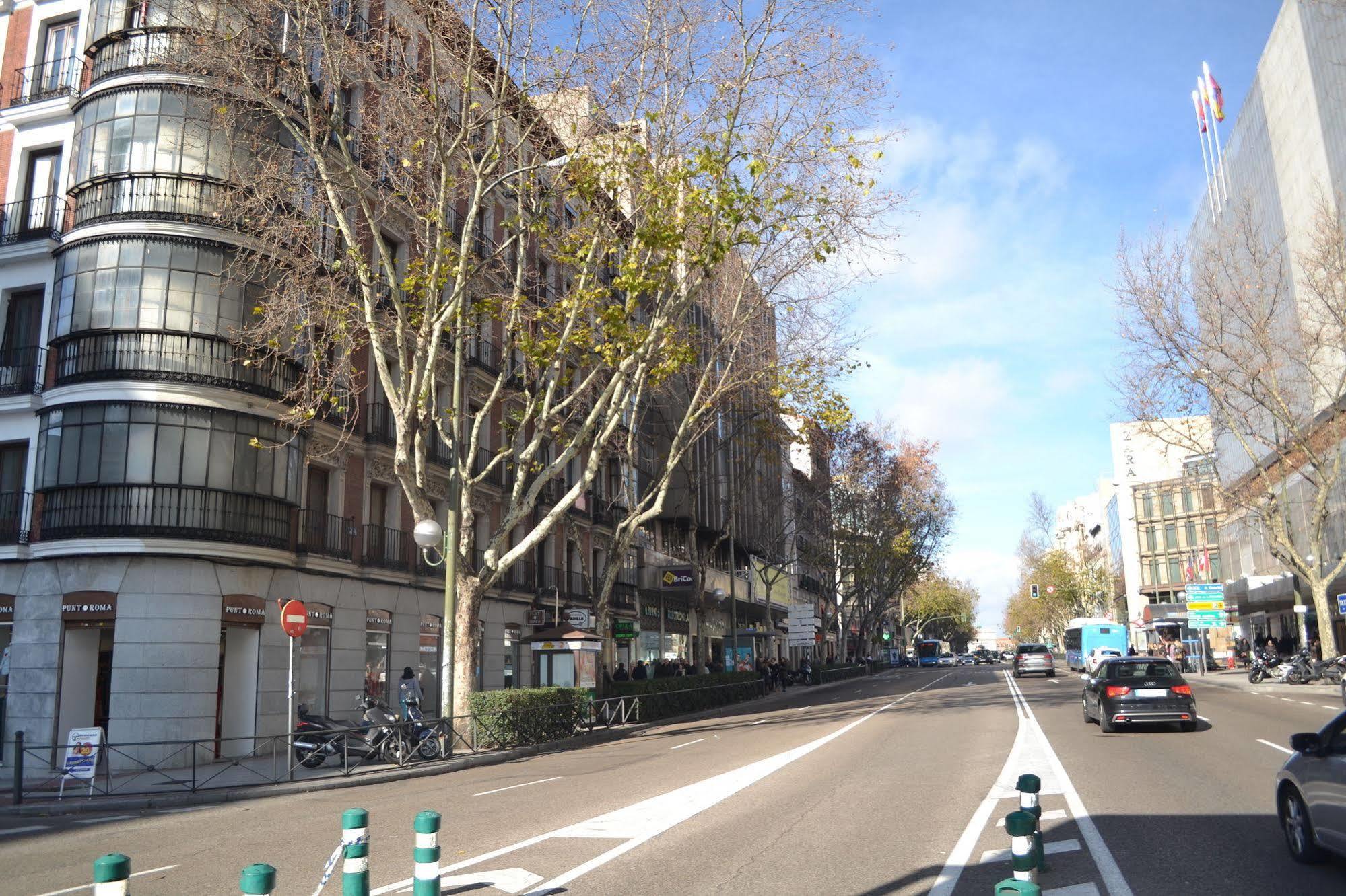Hostal Overnight Madrid Exterior photo